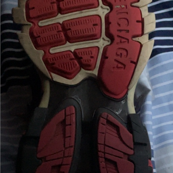 Balenciaga Men's Black and Red Sneakers - Picture 2 of 4